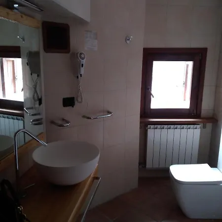 Locanda Degli Elfi E Ristorante Mascha Parpaja Отель