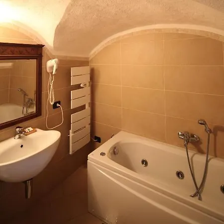 Otel Degli Elfi E Ristorante Mascha Parpaja Canosio