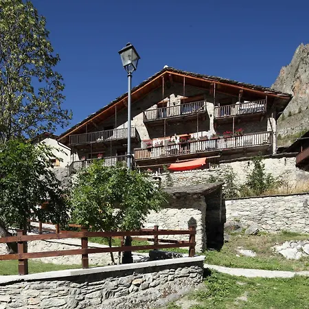 Locanda Degli Elfi E Ristorante Mascha Parpaja Hotel