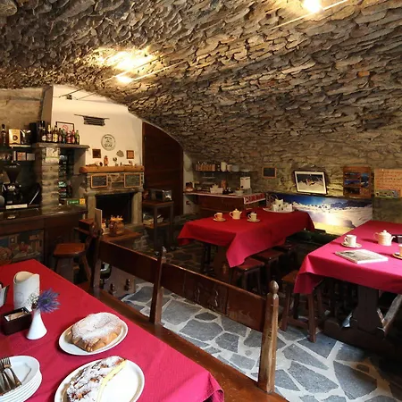 Locanda Degli Elfi E Ristorante Mascha Parpaja Отель 3*