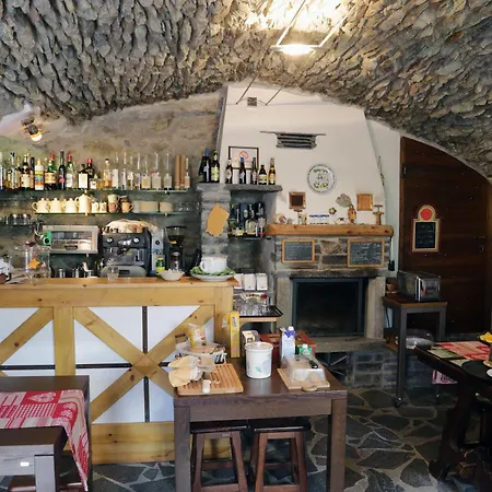 Locanda Degli Elfi E Ristorante Mascha Parpaja Отель Canosio